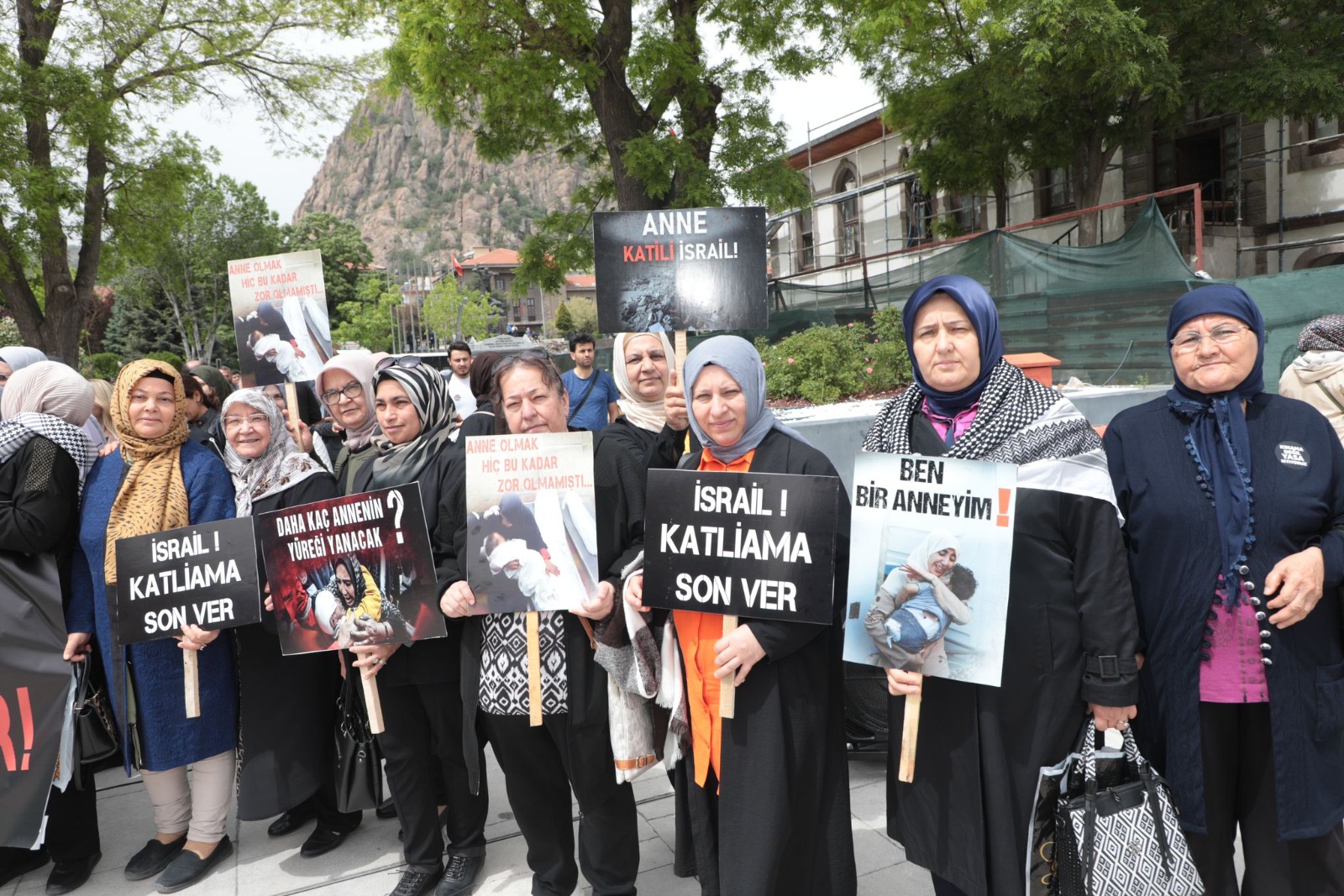 AK Parti Afyonkarahisar Kadın Kolları Filistinli Anneler İçin Meydanda !